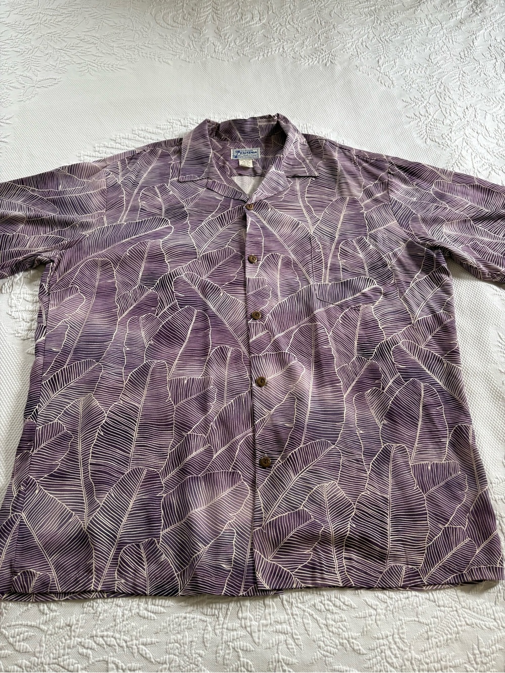vintage Kalakaua Hawaiian Men’s shirt rayon Hawaii purple coconut buttons 90s XL